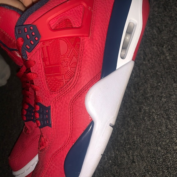 Jordan 4 retro (Used - but in great condition) - Picture 2 of 3